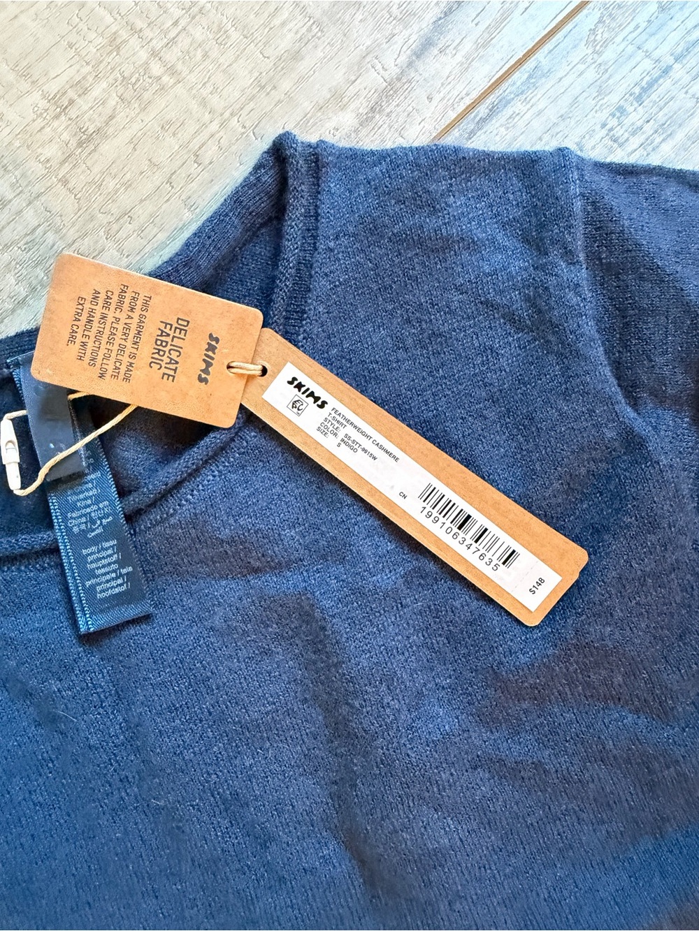 SKIMS Cashmere Navy Short Sleeve Tee - Picture 4 of 4